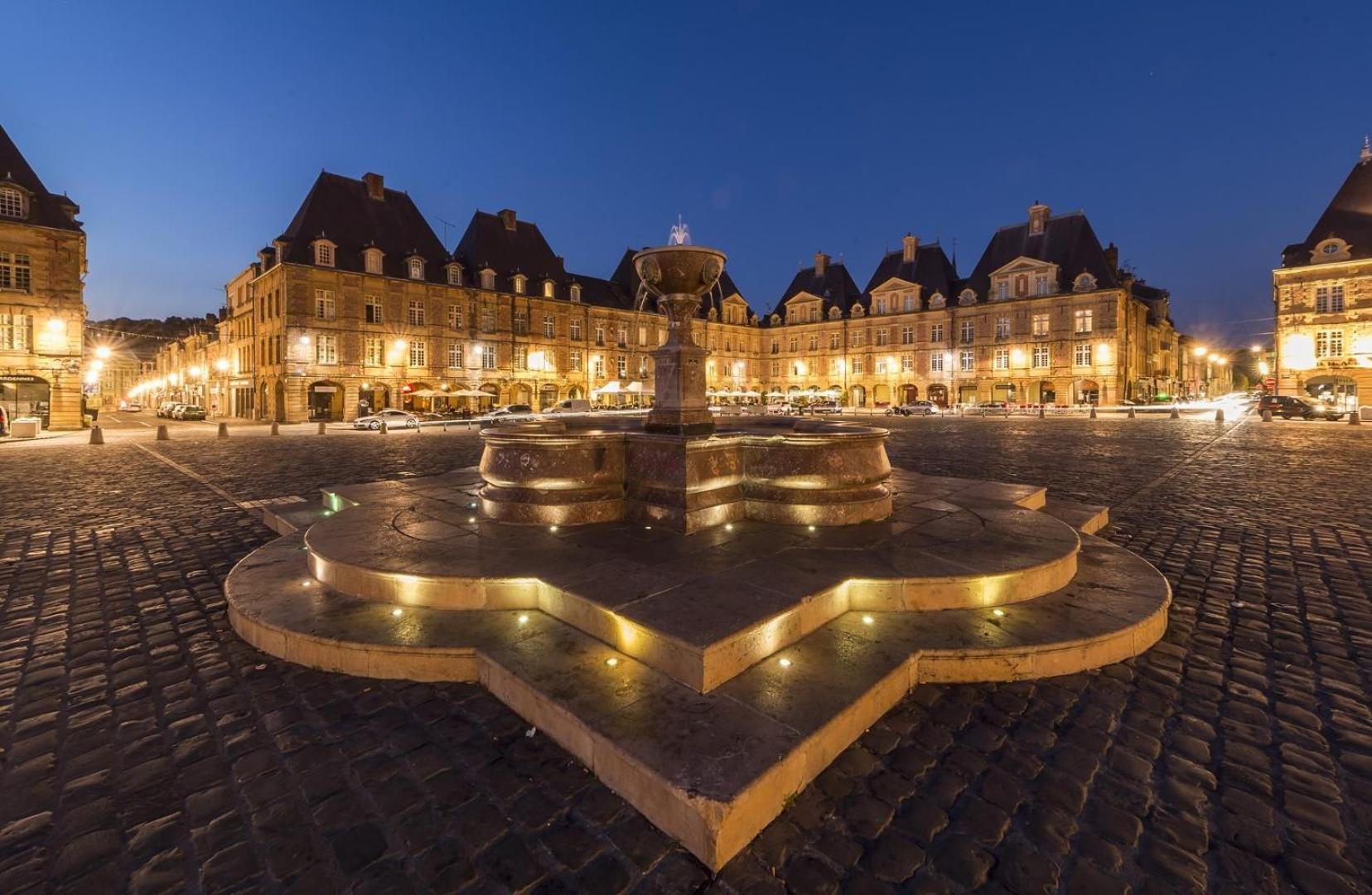 Budget Appart Avec Parking Au Centre-Ville Charleville-Mezieres Bagian luar foto
